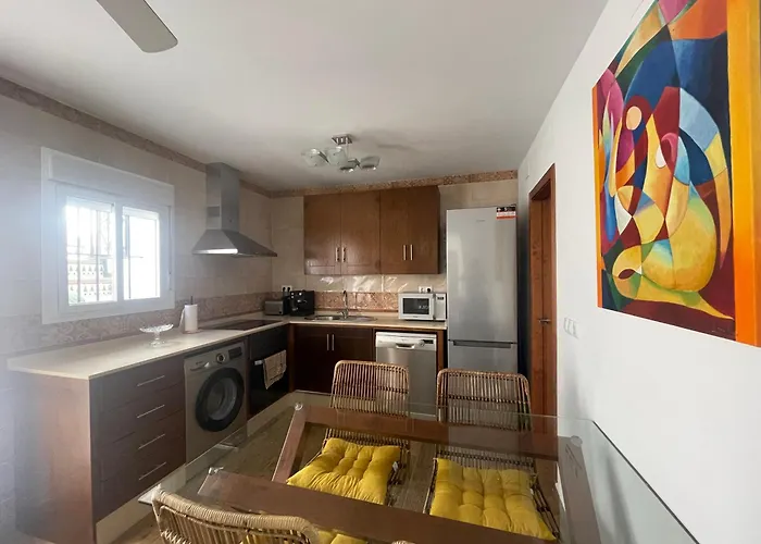 Casa Independiente Dos Plantas بيت للعطل *